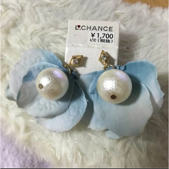 新品ピアス★水色お花パール レディースのアクセサリー(ピアス)の商品写真