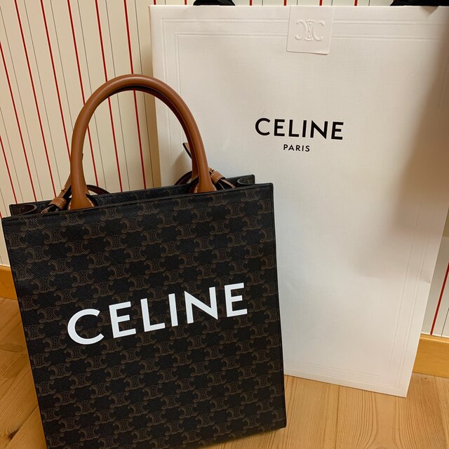 ブランド品専門の celine - 【美品】CELINE スモール バーティカル