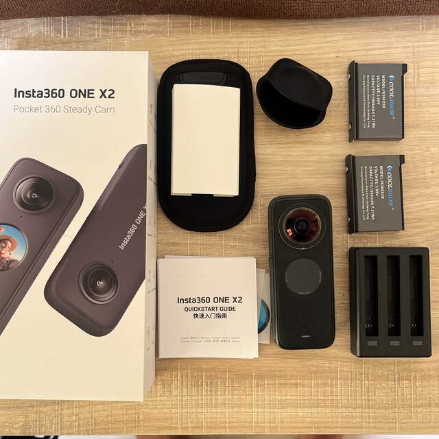 Insta360 ONE  x2 予備バッテリー2個付き スマホ/家電/カメラのカメラ(コンパクトデジタルカメラ)の商品写真