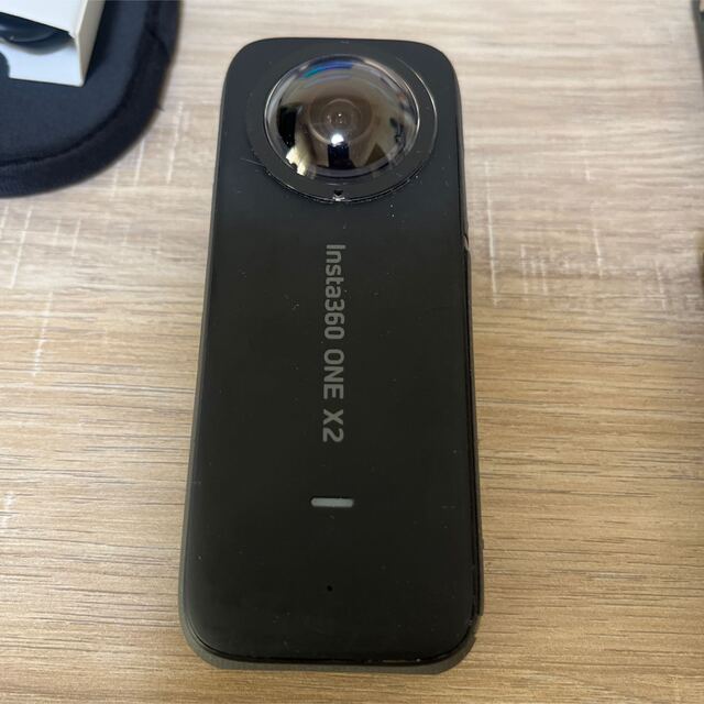 Insta360 ONE  x2 予備バッテリー2個付き スマホ/家電/カメラのカメラ(コンパクトデジタルカメラ)の商品写真