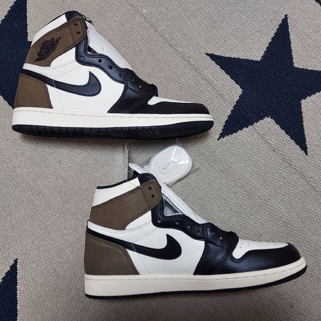 NIKE(ナイキ)の新品 NIKE AIR JORDAN 1 HIGH OG DARK MOCHA メンズの靴/シューズ(スニーカー)の商品写真