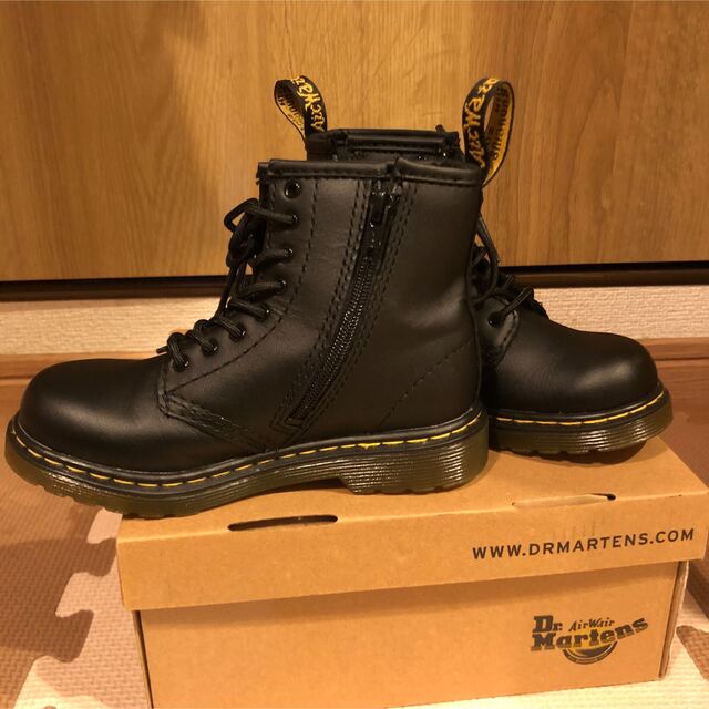 Dr.Martens(ドクターマーチン)の値下げ！　Dr. Martens ドクターマーチン　キッズ　8ホールブーツ キッズ/ベビー/マタニティのキッズ靴/シューズ(15cm~)(ブーツ)の商品写真