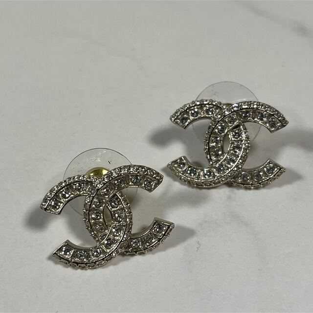 CHANEL - 新品未使用 直営店購入 CHANELゴールドピアス CCロゴ
