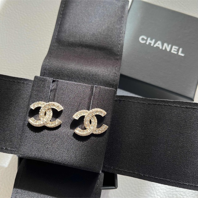 CHANEL - 新品未使用 直営店購入 CHANELゴールドピアス CCロゴ