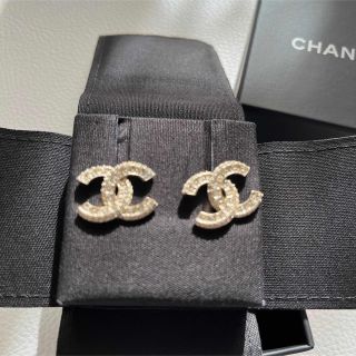 シャネル(CHANEL)の新品未使用　直営店購入　CHANELゴールドピアス　CCロゴ　プレゼント(ピアス)