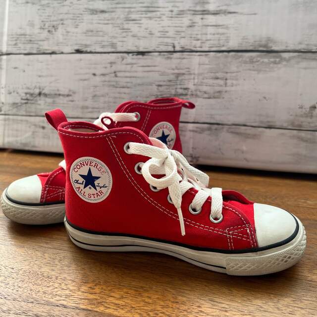 CONVERSE(コンバース)のコンバース♡18cmハイカットレッド キッズ/ベビー/マタニティのキッズ靴/シューズ(15cm~)(スニーカー)の商品写真