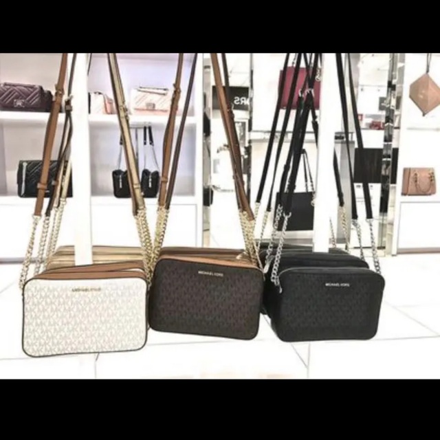 Michael Kors(マイケルコース)のマイケルコース MICHAEL KORS ショルダー　バッグ バニラ 白 人気 レディースのバッグ(ショルダーバッグ)の商品写真