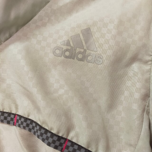 adidas(アディダス)のadidasウインドブレーカー レディースのジャケット/アウター(ナイロンジャケット)の商品写真