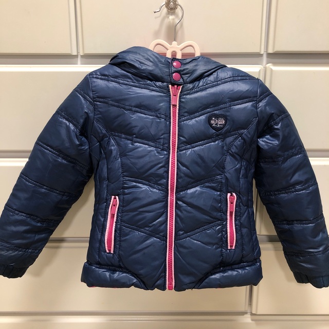 TOMMY HILFIGER(トミーヒルフィガー)のトミーヒルフィガー　キッズダウン　女の子 キッズ/ベビー/マタニティのキッズ服男の子用(90cm~)(ジャケット/上着)の商品写真