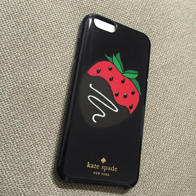 kate spade new york(ケイトスペードニューヨーク)の新春セール！新品正規品 iPhone6 6s ケース いちご スマホ/家電/カメラのスマホアクセサリー(iPhoneケース)の商品写真