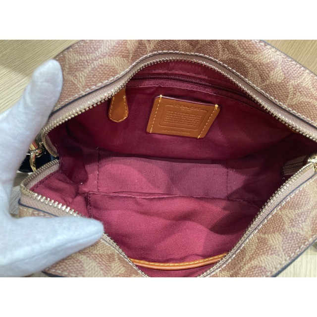 COACH(コーチ)のCOACH コーチ ディズニーコラボ とんすけ カメラバッグ  69253 レディースのバッグ(ショルダーバッグ)の商品写真