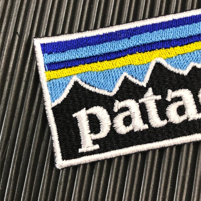 patagonia(パタゴニア)のウクライナ国旗カラー PATAGONIA パタゴニア アイロンワッペンB-7 ハンドメイドの素材/材料(各種パーツ)の商品写真