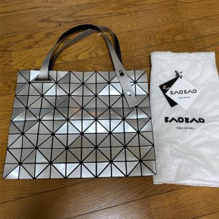 イッセイミヤケ(ISSEY MIYAKE)のBAOBAOバオバオ　ISSEY MIYAKE シルバートートバッグ(トートバッグ)