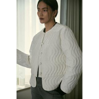 【完売品・美品】MEER. Wave Quilt Velvet Jacket (ノーカラージャケット)