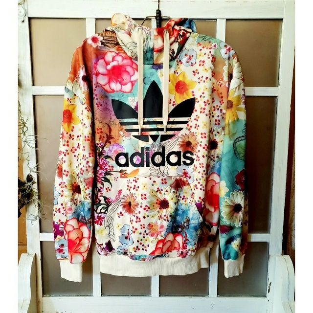 パーカーadidas アディダス ファームコラボ トレフォイルフーディ 花柄パーカー