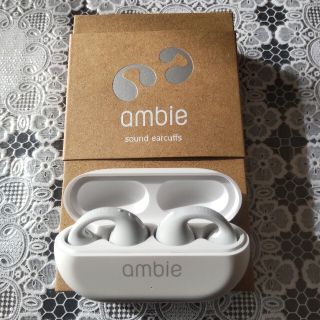 ソニー(SONY)のambie sound earcuffs AM-TW01 クラウドグレー(ヘッドフォン/イヤフォン)