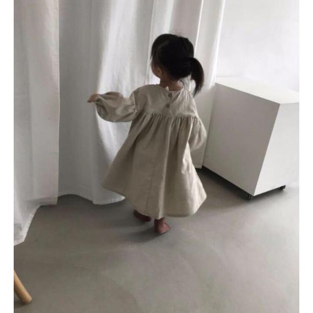 バルーン袖ワンピース　ベージュ120cm 韓国子供服　ぽわん袖 キッズ/ベビー/マタニティのキッズ服女の子用(90cm~)(ワンピース)の商品写真