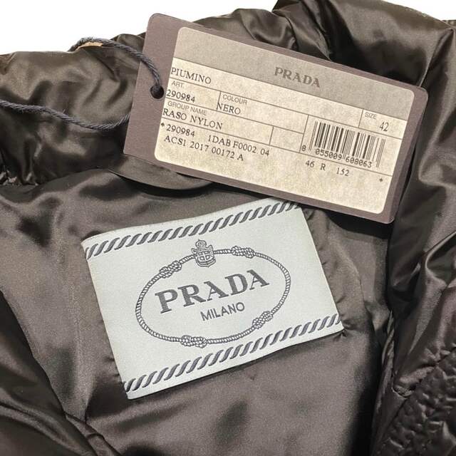 PRADA(プラダ)のPRADA ショートダウンジャケット レディースのジャケット/アウター(ダウンジャケット)の商品写真