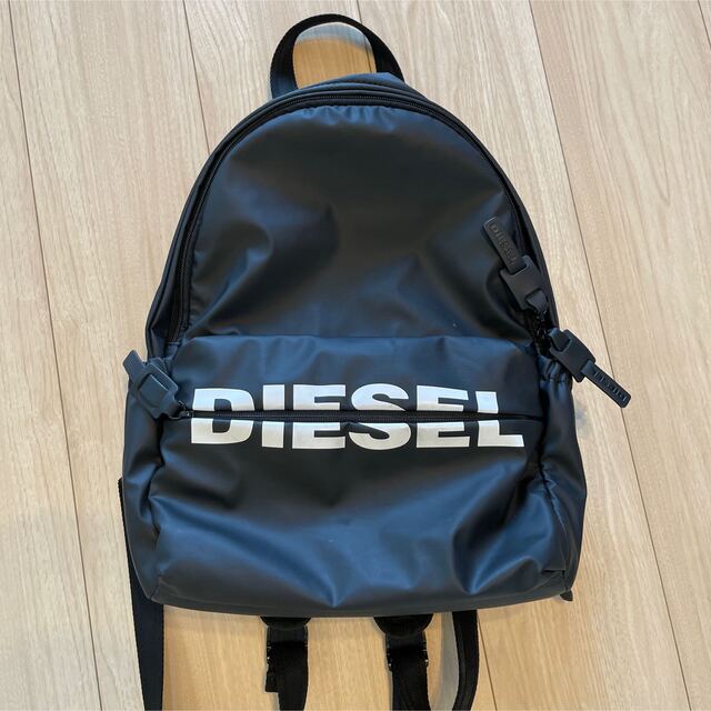 DIESEL(ディーゼル)のディーゼル　ロゴリュック  黒 レディースのバッグ(リュック/バックパック)の商品写真