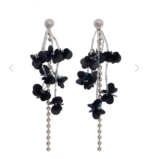 UND SEQUINS VOLUME EARRING