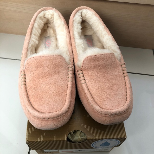 UGG(アグ)の外で10分前後1度着用UGG ANSLEY PDS ピンク貴重完売色アンスレー レディースの靴/シューズ(スリッポン/モカシン)の商品写真