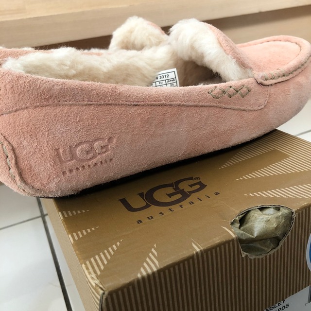 UGG(アグ)の外で10分前後1度着用UGG ANSLEY PDS ピンク貴重完売色アンスレー レディースの靴/シューズ(スリッポン/モカシン)の商品写真