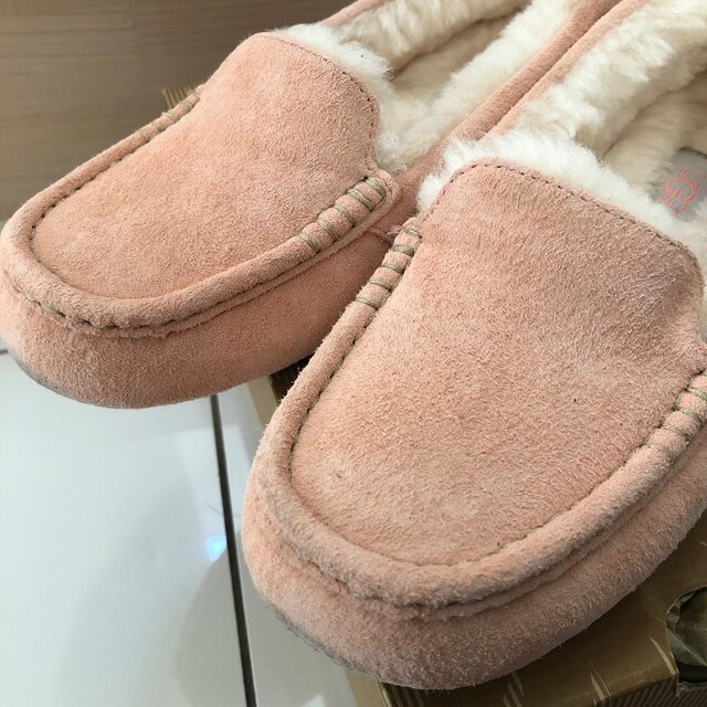 UGG(アグ)の外で10分前後1度着用UGG ANSLEY PDS ピンク貴重完売色アンスレー レディースの靴/シューズ(スリッポン/モカシン)の商品写真