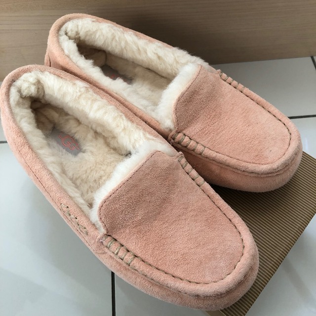 UGG(アグ)の外で10分前後1度着用UGG ANSLEY PDS ピンク貴重完売色アンスレー レディースの靴/シューズ(スリッポン/モカシン)の商品写真