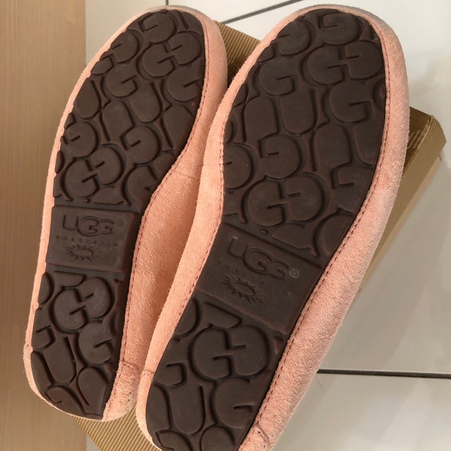 UGG(アグ)の外で10分前後1度着用UGG ANSLEY PDS ピンク貴重完売色アンスレー レディースの靴/シューズ(スリッポン/モカシン)の商品写真