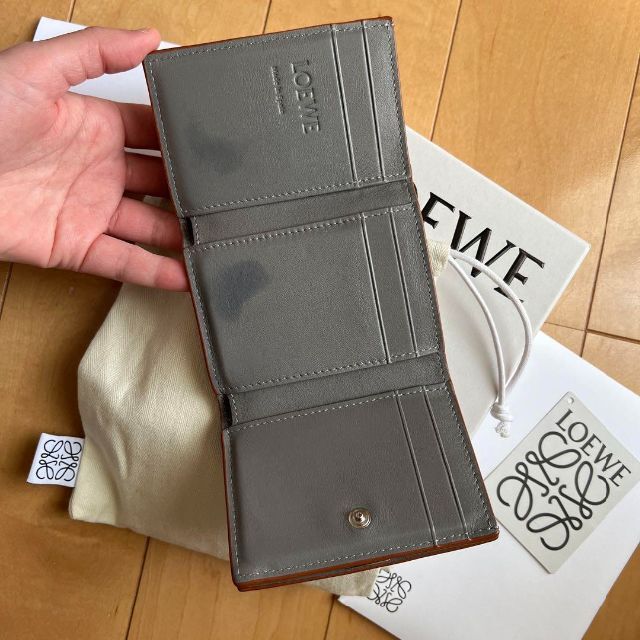 正規品】ロエベアナグラムトリフォルド6ccウォレット