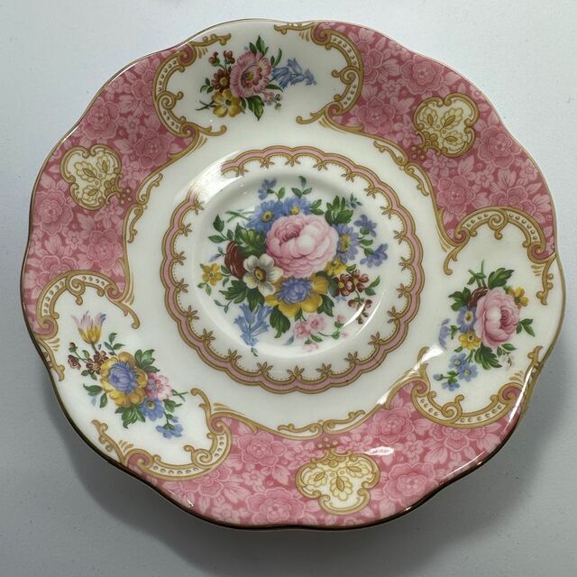 ROYAL ALBERT(ロイヤルアルバート)のロイヤルアルバート　カップ&ソーサー　2客 インテリア/住まい/日用品のキッチン/食器(グラス/カップ)の商品写真