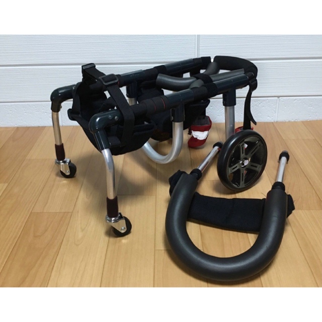 ●Mダックス●犬の車椅子 小型犬用4輪車いす 顎乗せ付～9kg位 歩行器 介護