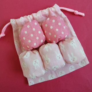 ♡うさぎピンク♡手作りお手玉5個セット(巾着付き)(知育玩具)