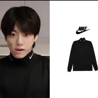 ボウダンショウネンダン(防弾少年団(BTS))のBTS グク 愛用 NIKE モックネック ロゴ刺繍 スウェット 緑(Tシャツ(長袖/七分))