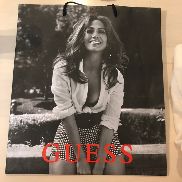 GUESS(ゲス)のguess パーカー・トレーナー　美品 レディースのトップス(トレーナー/スウェット)の商品写真