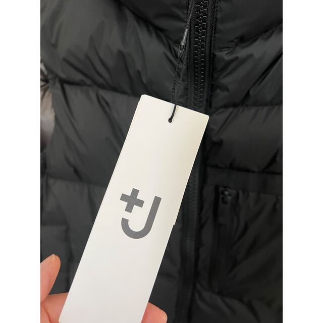 UNIQLO(ユニクロ)のUNIQLO ＋ｊ　ダウンベスト　ブラック　S 新品未使用タグ付き レディースのジャケット/アウター(ダウンベスト)の商品写真