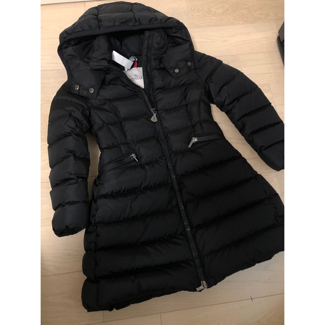 MONCLER(モンクレール)のモンクレール ダウン キッズ 6A 120cm 黒 キッズ/ベビー/マタニティのキッズ服女の子用(90cm~)(ジャケット/上着)の商品写真