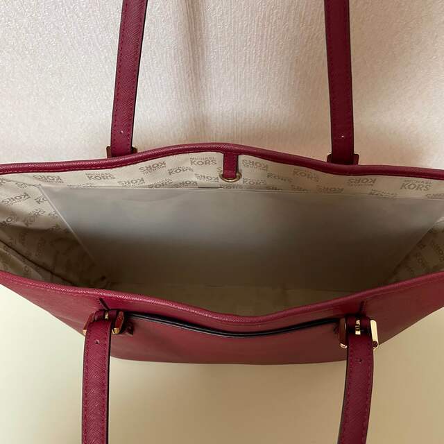 Michael Kors(マイケルコース)のマイケルコース　トートバッグ　赤　レッド　ボルドー レディースのバッグ(トートバッグ)の商品写真