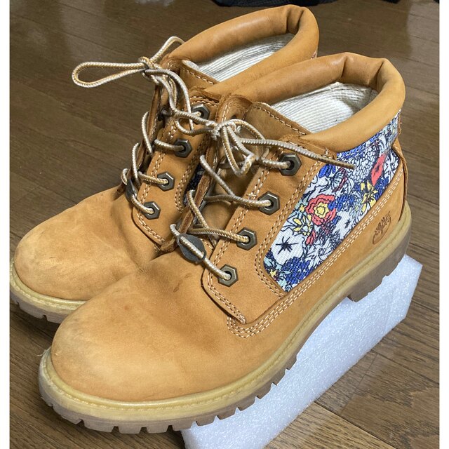 Timberland(ティンバーランド)のTimberland  花柄　レディース24cm レディースの靴/シューズ(ブーツ)の商品写真