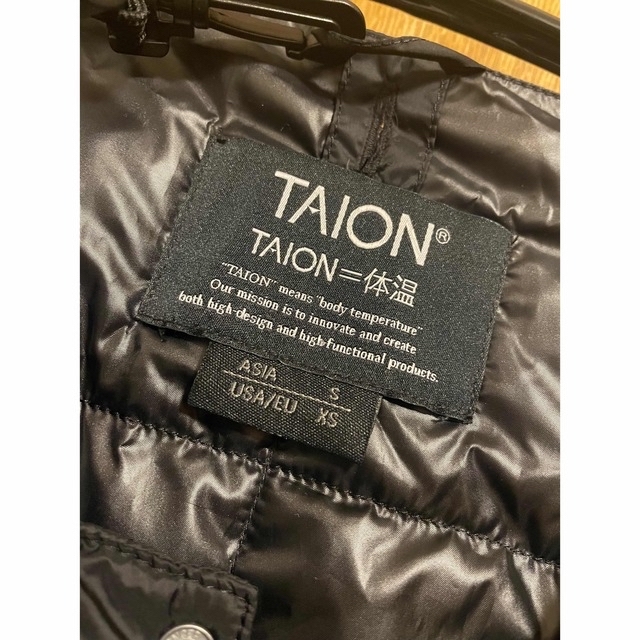 TAION(タイオン)のTAION  クルーネックボタンダウンジャケット(BLACK) メンズのジャケット/アウター(ダウンジャケット)の商品写真