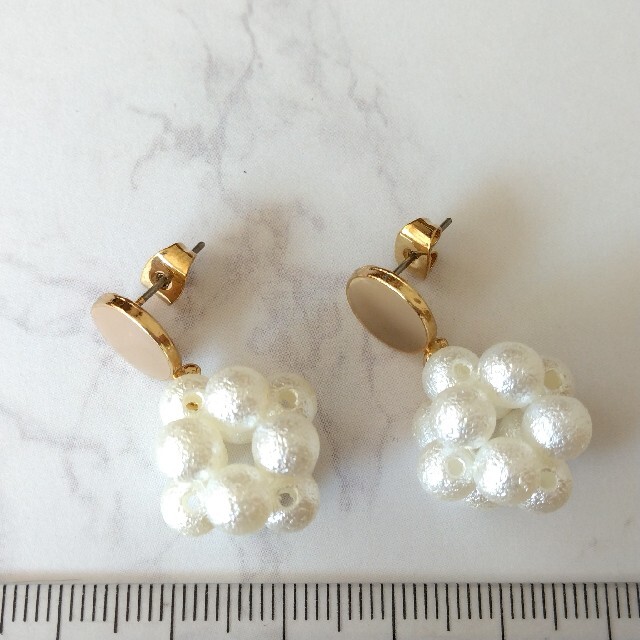 sale!パールのボンボンピアス✧*。くすみカラーの通販 by a*shop|ラクマ