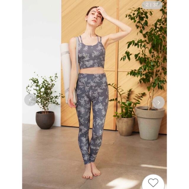 emmi - 【emmi yoga】ONLINE限定リトルフラワーブラトップ&レギンスSET
