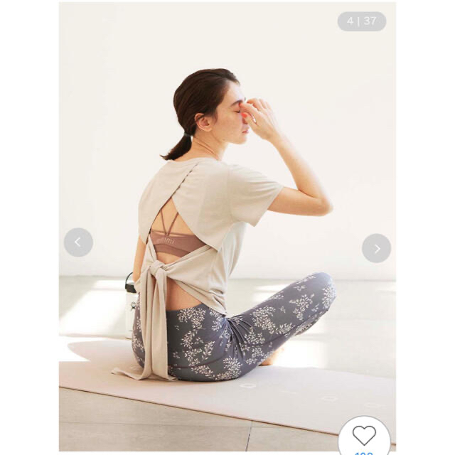 【emmi yoga】ONLINE限定リトルフラワーブラトップ&レギンスSET 1