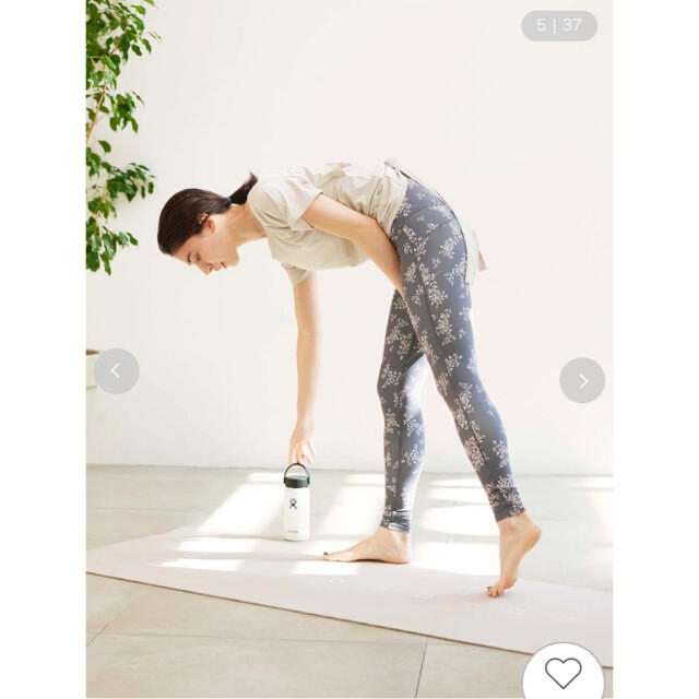 【emmi yoga】ONLINE限定リトルフラワーブラトップ&レギンスSET 3