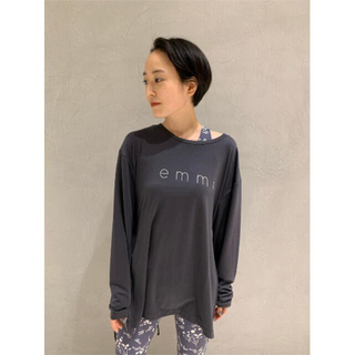 エミ(emmi)の【emmi yoga】サステナロゴL/S TEE emmi エミ カットソー  (ヨガ)