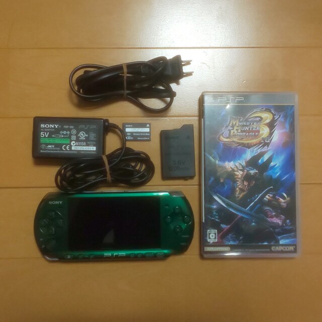 PlayStation Portable(プレイステーションポータブル)の（管72）PSP-3000（グリーン、修理品）すぐ遊べるセット エンタメ/ホビーのゲームソフト/ゲーム機本体(携帯用ゲーム機本体)の商品写真