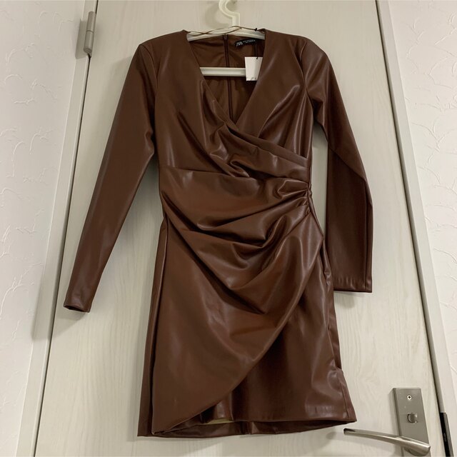 新品 ZARA ネオレザーワンピース XS ワンピース パーティードレス