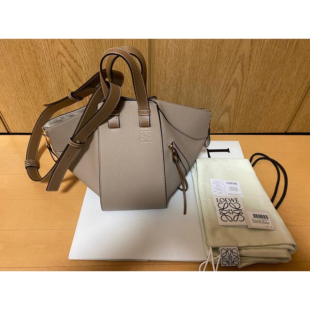 LOEWE(ロエベ)のロエベ　ハンモック　スモール　サンドミンク レディースのバッグ(ハンドバッグ)の商品写真