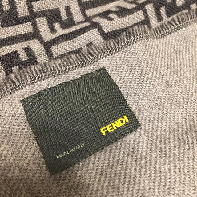 瑠衣様専用 FENDI マフラー-