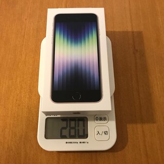 アップル(Apple)の新品未開封　iPhone SE (第3世代) 白　スターライト 64 GB(スマートフォン本体)